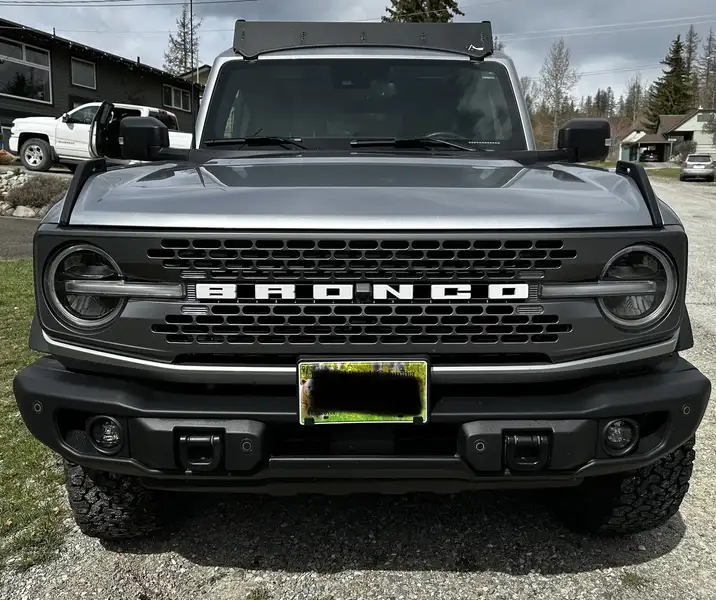 2022 Ford Bronco, šedá, 20 487 km, dovoz Kanada — foto 3 z 12