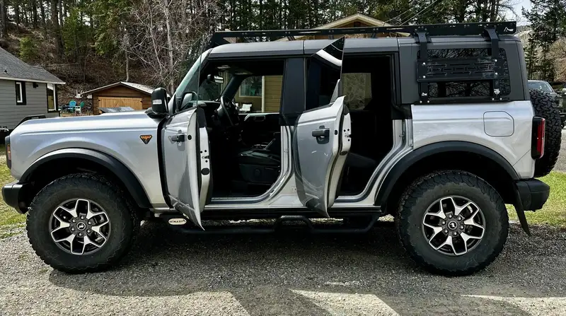 2022 Ford Bronco, šedá, 20 487 km, dovoz Kanada — foto 9 z 12