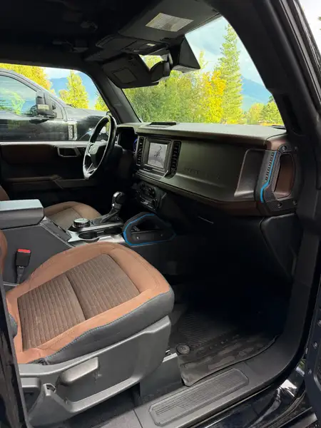 2023 Ford Bronco Outer Banks, černá, 45 500 km, dovoz Kanada — foto 9 z 12