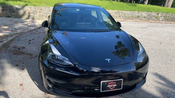 2022 Tesla, dovoz USA — foto 4 z 12