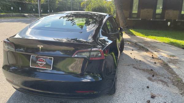 2022 Tesla, dovoz USA — foto 7 z 12