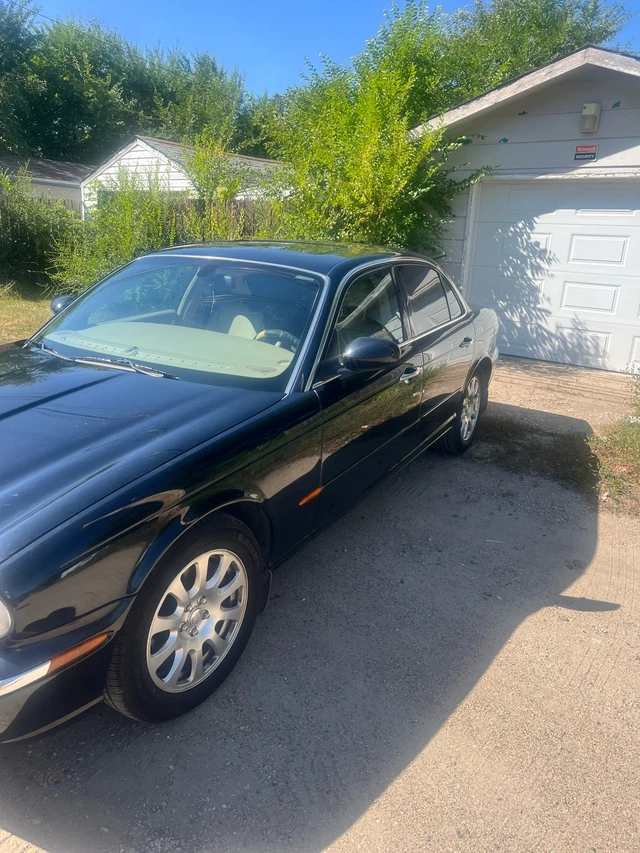 2004 Jaguar Xj, 140 km, dovoz Kanada — foto 2 z 4