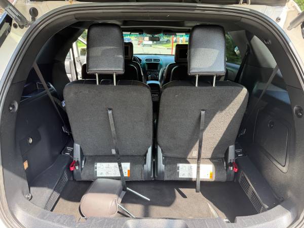 2017 Ford, dovoz USA — foto 11 z 12