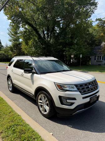 2017 Ford, dovoz USA — foto 2 z 12