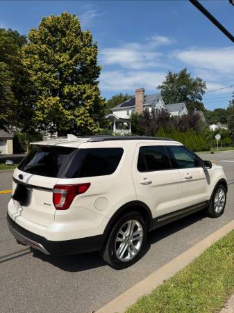 2017 Ford, dovoz USA — foto 3 z 12
