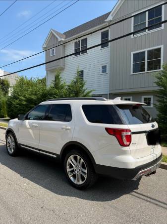 2017 Ford, dovoz USA — foto 4 z 12
