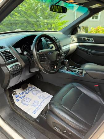 2017 Ford, dovoz USA — foto 6 z 12