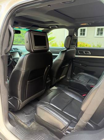 2017 Ford, dovoz USA — foto 8 z 12
