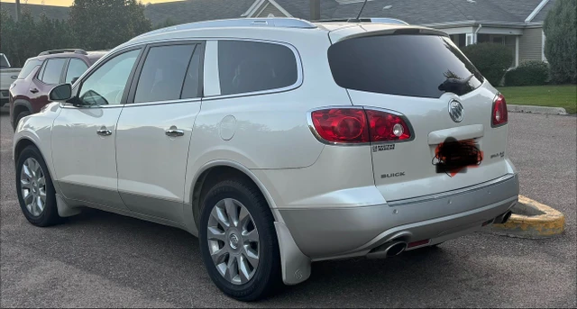 2012 Buick Enclave CLX2, béžová, 186 845 km, dovoz Kanada — foto 2 z 5