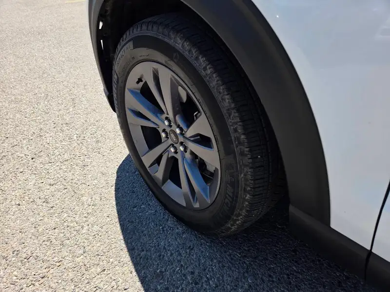 2025 Ford Explorer Active, bílá, 32 928 km, dovoz Kanada — foto 10 z 12