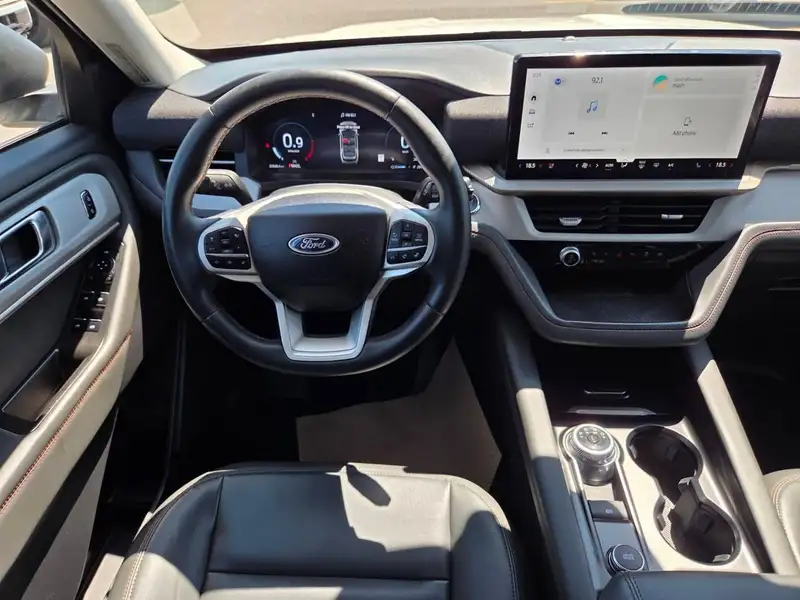 2025 Ford Explorer Active, bílá, 32 928 km, dovoz Kanada — foto 11 z 12