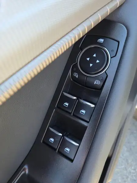 2025 Ford Explorer Active, bílá, 32 928 km, dovoz Kanada — foto 12 z 12