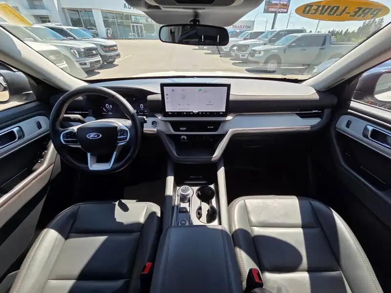 2025 Ford Explorer Active, bílá, 32 928 km, dovoz Kanada — foto 2 z 12