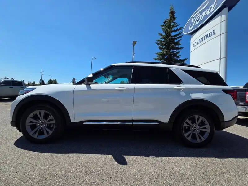 2025 Ford Explorer Active, bílá, 32 928 km, dovoz Kanada — foto 4 z 12