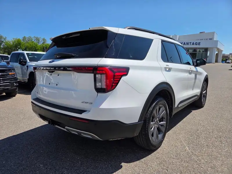 2025 Ford Explorer Active, bílá, 32 928 km, dovoz Kanada — foto 7 z 12