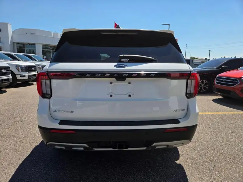 2025 Ford Explorer Active, bílá, 32 928 km, dovoz Kanada — foto 8 z 12