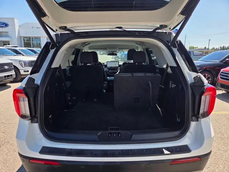 2025 Ford Explorer Active, bílá, 32 928 km, dovoz Kanada — foto 9 z 12