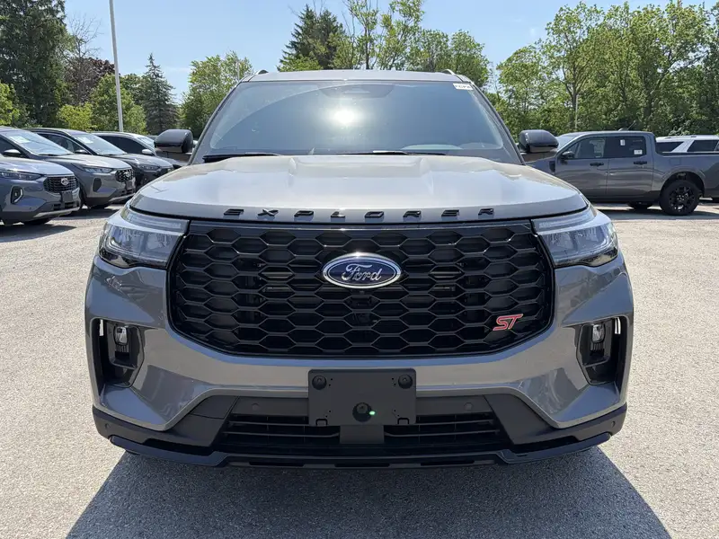 2026 Ford Explorer ST 4WD 400A, šedá, 10 km, dovoz Kanada — foto 2 z 12