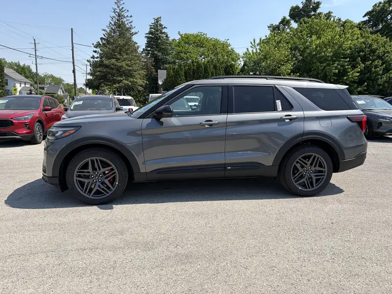 2026 Ford Explorer ST 4WD 400A, šedá, 10 km, dovoz Kanada — foto 7 z 12