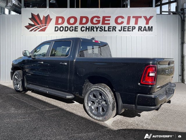 2027 RAM 1500 Express, černá, 29 km, dovoz Kanada — foto 2 z 20