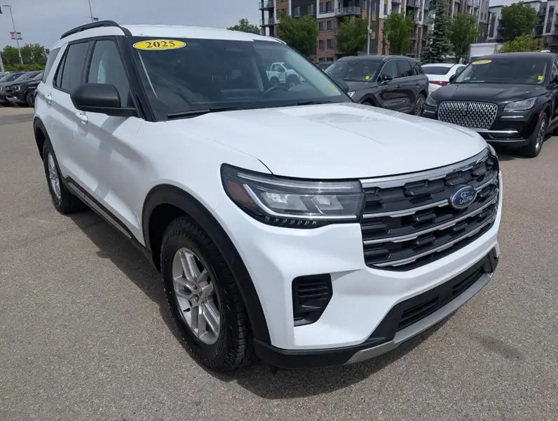 2025 Ford Explorer Active, bílá, 50 552 km, dovoz Kanada — foto 11 z 12