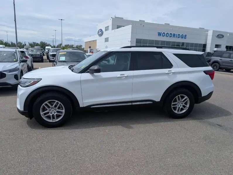 2025 Ford Explorer Active, bílá, 50 552 km, dovoz Kanada — foto 4 z 12