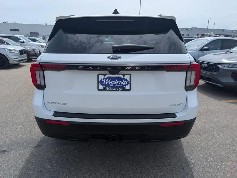 2025 Ford Explorer Active, bílá, 50 552 km, dovoz Kanada — foto 6 z 12