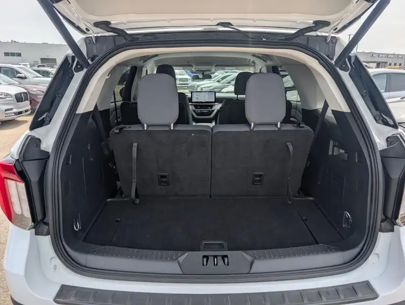 2025 Ford Explorer Active, bílá, 50 552 km, dovoz Kanada — foto 7 z 12