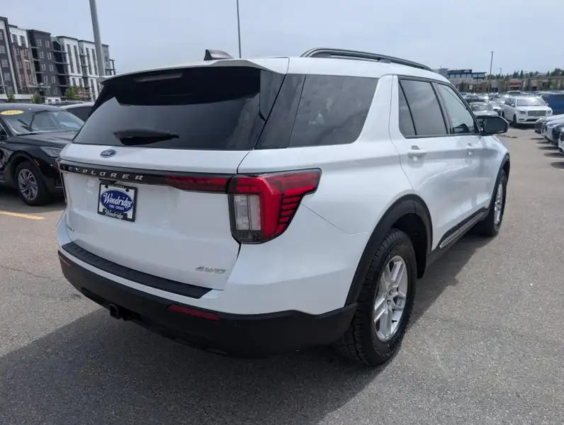 2025 Ford Explorer Active, bílá, 50 552 km, dovoz Kanada — foto 9 z 12