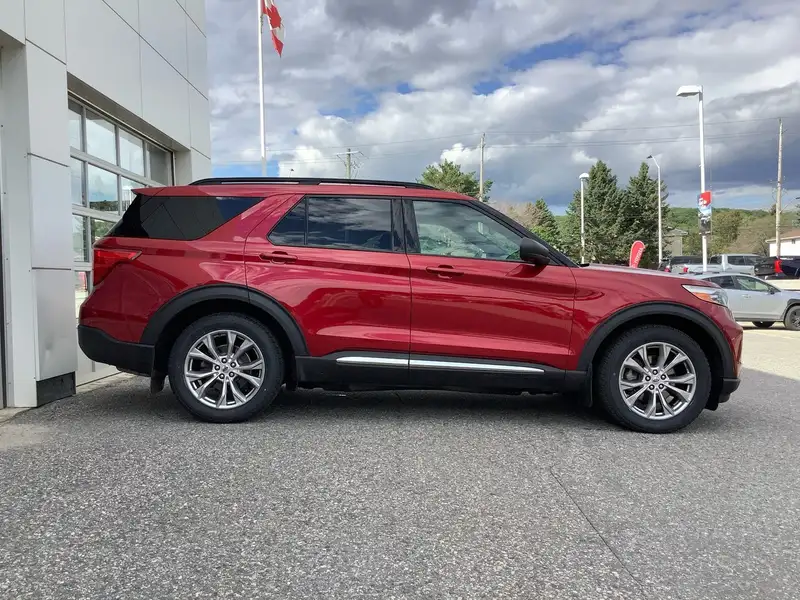 2020 Ford Explorer XLT, červená, 75 920 km, dovoz Kanada — foto 4 z 12
