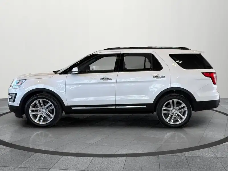 2017 Ford Explorer Limited, bílá, 200 096 km, dovoz Kanada — foto 3 z 12