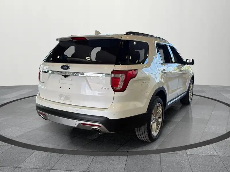 2017 Ford Explorer Limited, bílá, 200 096 km, dovoz Kanada — foto 6 z 12