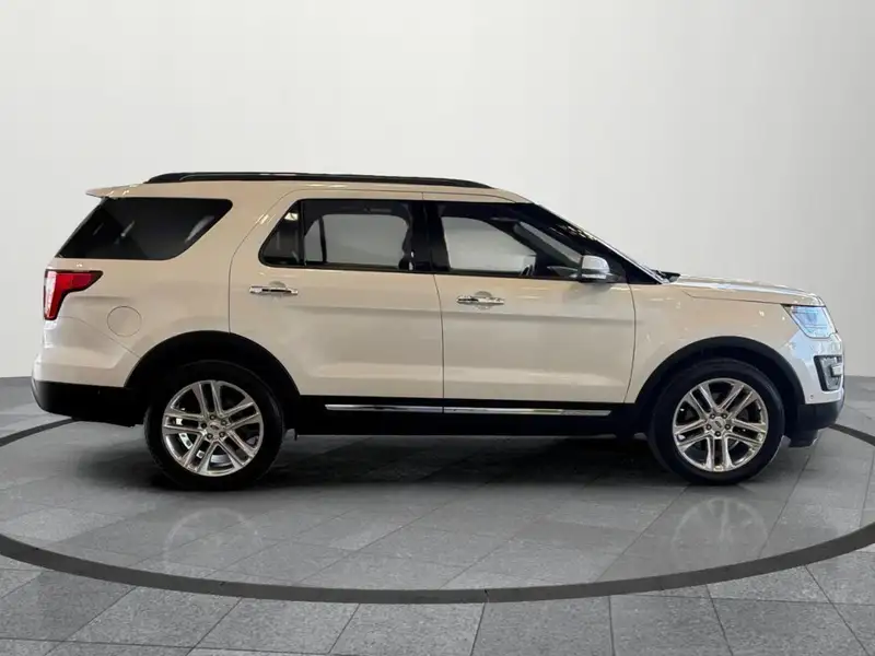 2017 Ford Explorer Limited, bílá, 200 096 km, dovoz Kanada — foto 7 z 12