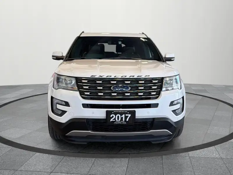 2017 Ford Explorer Limited, bílá, 200 096 km, dovoz Kanada — foto 9 z 12