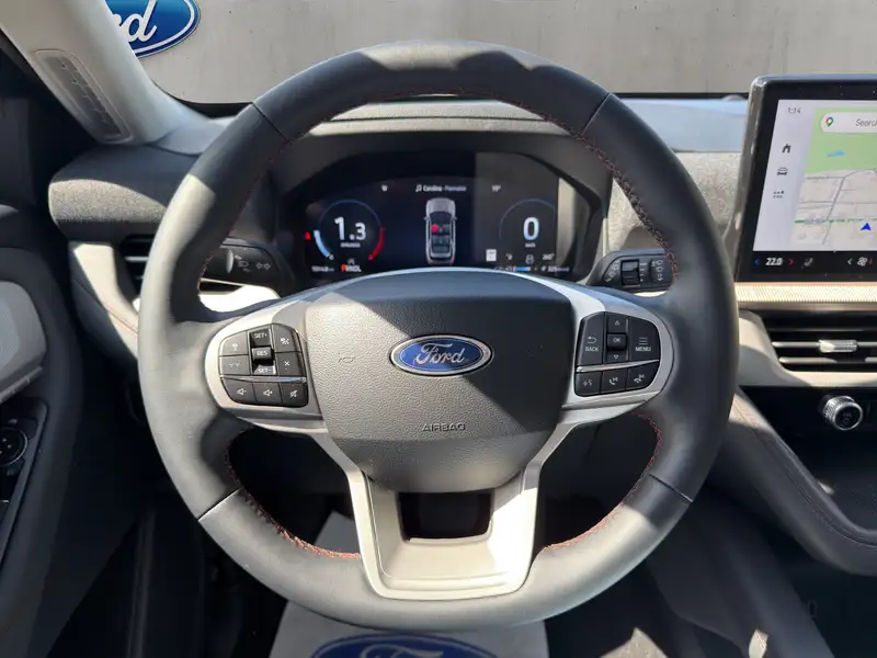 2026 Ford Explorer Active, bílá, dovoz Kanada — foto 10 z 12