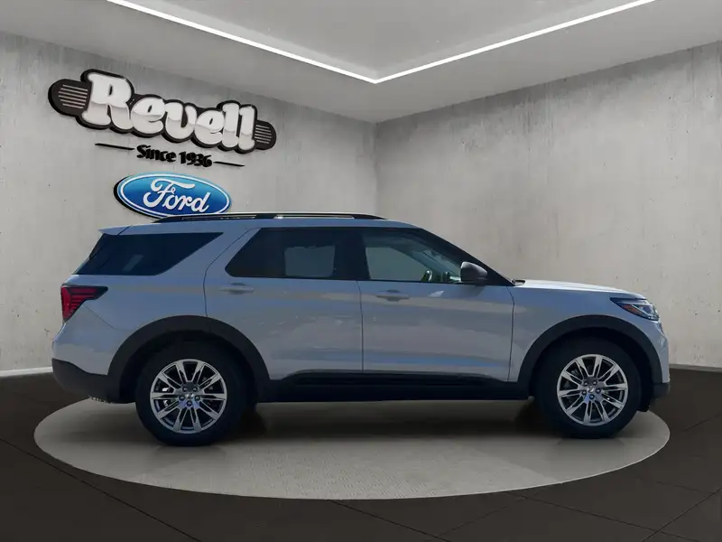 2026 Ford Explorer Active, bílá, dovoz Kanada — foto 7 z 12