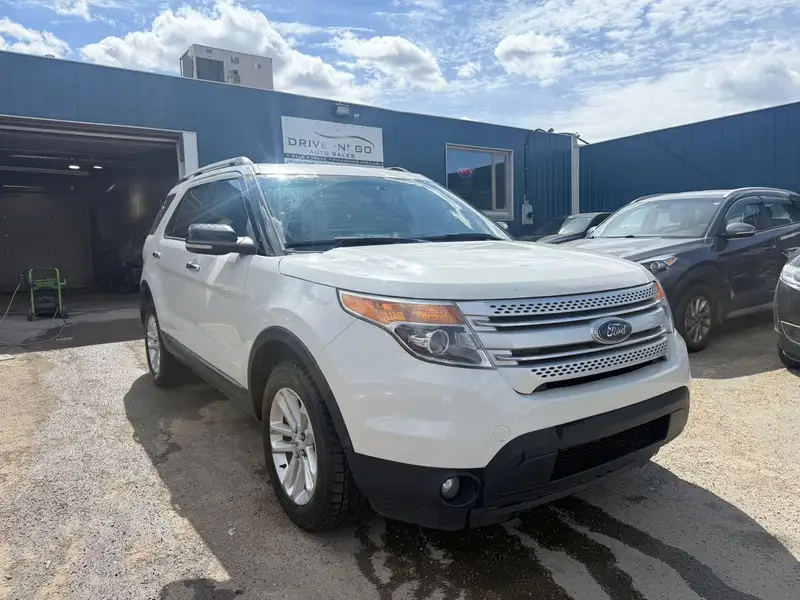 2012 Ford Explorer XLT 4WD, bílá, 165 351 km, dovoz Kanada — foto 3 z 12