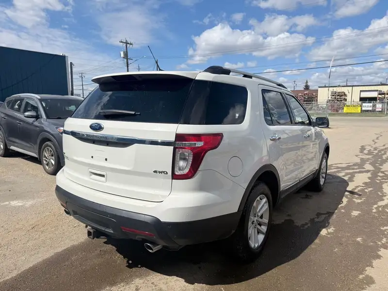 2012 Ford Explorer XLT 4WD, bílá, 165 351 km, dovoz Kanada — foto 4 z 12