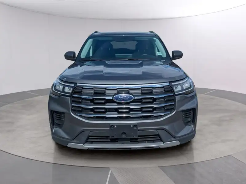 2025 Ford Explorer Active 4WD, šedá, 50 600 km, dovoz Kanada — foto 2 z 12