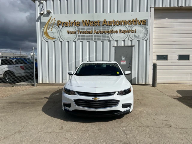 2018 Chevrolet Malibu LT | Command Start | Reverse Camera, bílá, 145 623 km, dovoz Kanada — foto 2 z 5