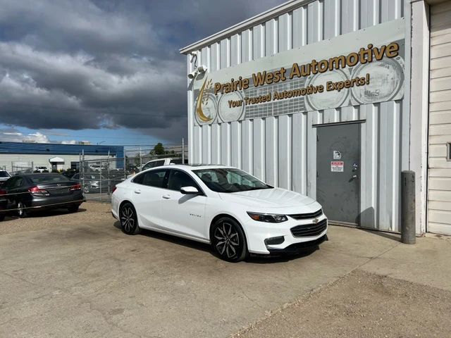 2018 Chevrolet Malibu LT | Command Start | Reverse Camera, bílá, 145 623 km, dovoz Kanada — foto 3 z 5