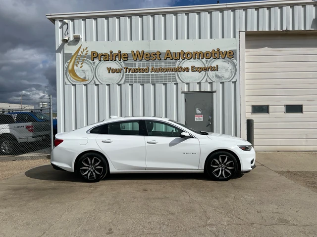 2018 Chevrolet Malibu LT | Command Start | Reverse Camera, bílá, 145 623 km, dovoz Kanada — foto 4 z 5