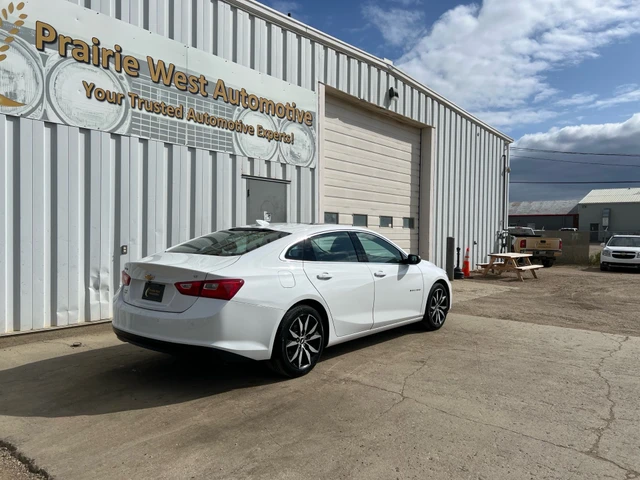 2018 Chevrolet Malibu LT | Command Start | Reverse Camera, bílá, 145 623 km, dovoz Kanada — foto 5 z 5