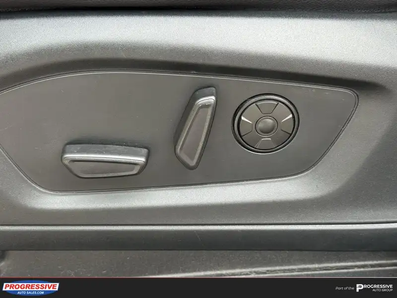 2022 Ford Explorer ST, stříbrná, 61 272 km, dovoz Kanada — foto 10 z 12