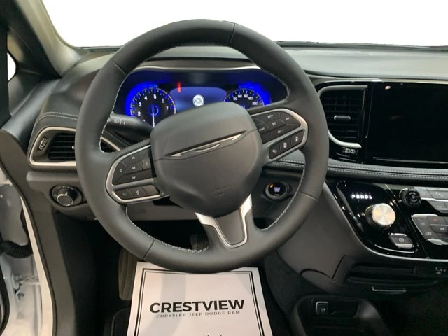 2027 Chrysler Pacifica Select, bílá, 26 km, dovoz Kanada — foto 13 z 20