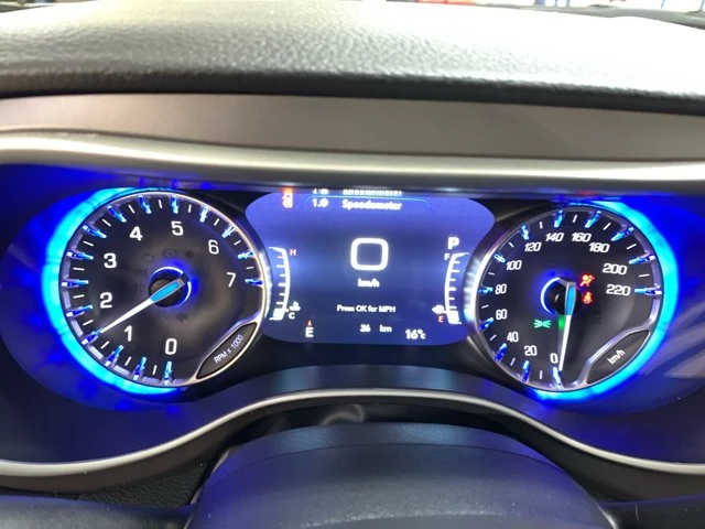 2027 Chrysler Pacifica Select, bílá, 26 km, dovoz Kanada — foto 14 z 20