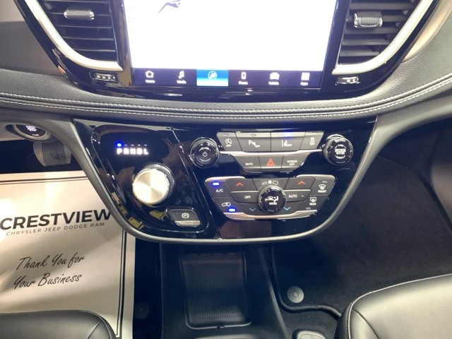 2027 Chrysler Pacifica Select, bílá, 26 km, dovoz Kanada — foto 15 z 20