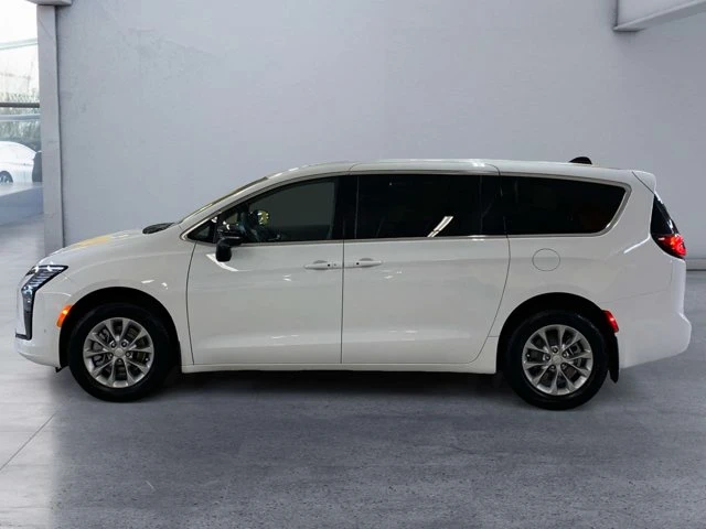 2027 Chrysler Pacifica Select, bílá, 26 km, dovoz Kanada — foto 2 z 20