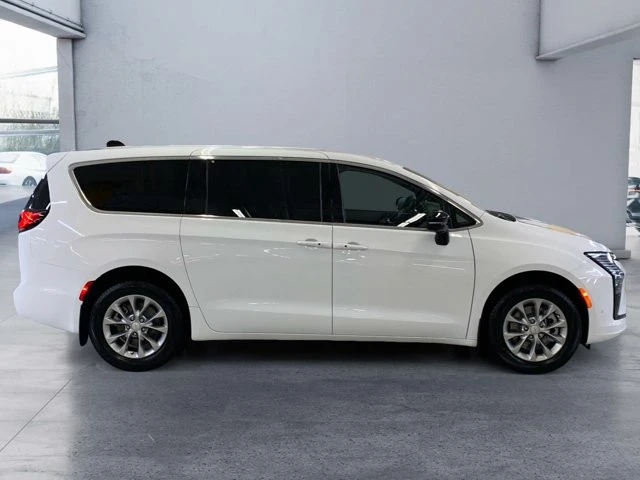 2027 Chrysler Pacifica Select, bílá, 26 km, dovoz Kanada — foto 6 z 20