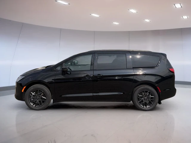 2027 Chrysler Pacifica Select, černá, 1 km, dovoz Kanada — foto 2 z 5